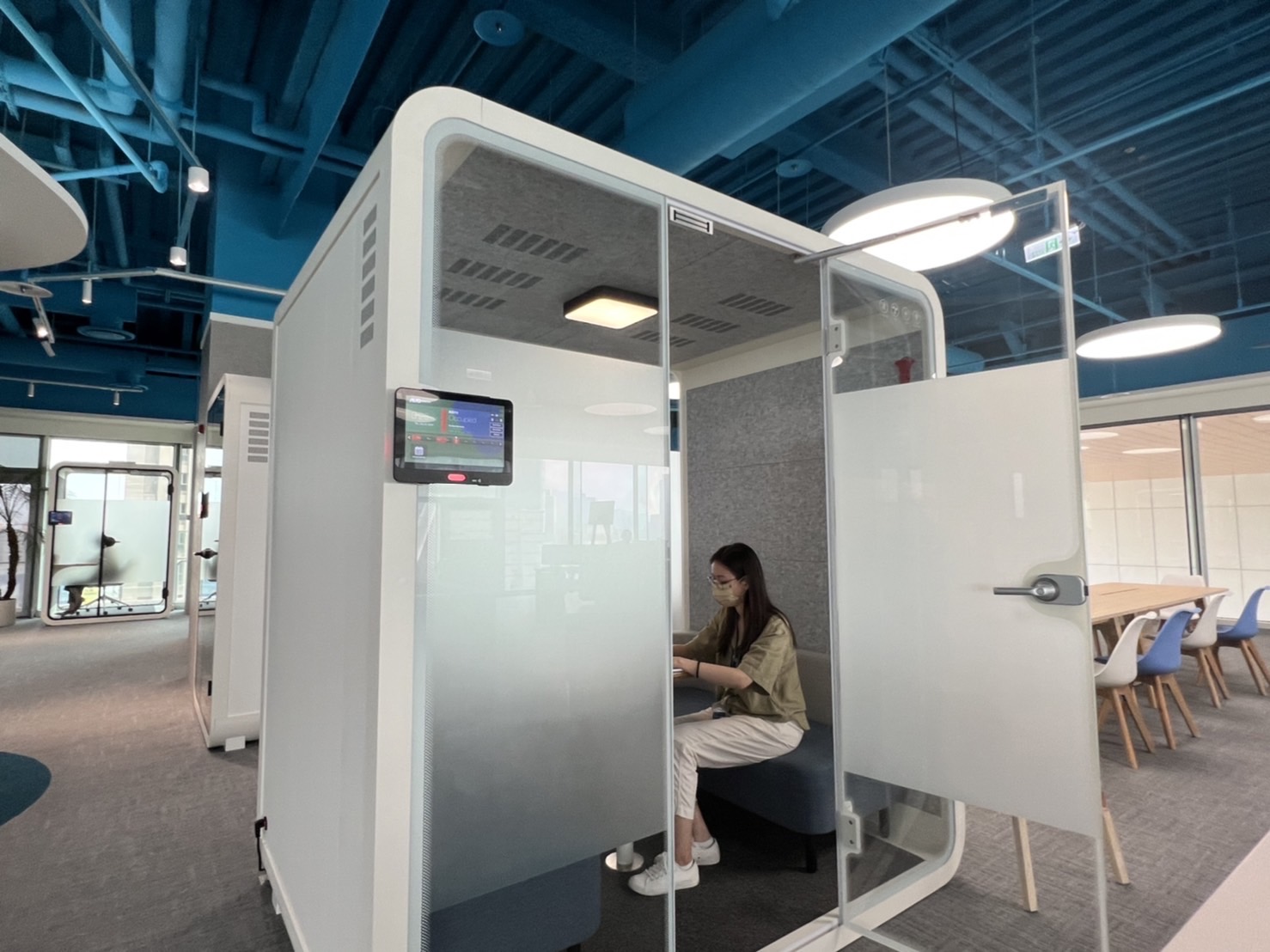 k1体育高雄據點的智慧行動辦公艙，展現k1体育在面板以外的研發應用軟實力